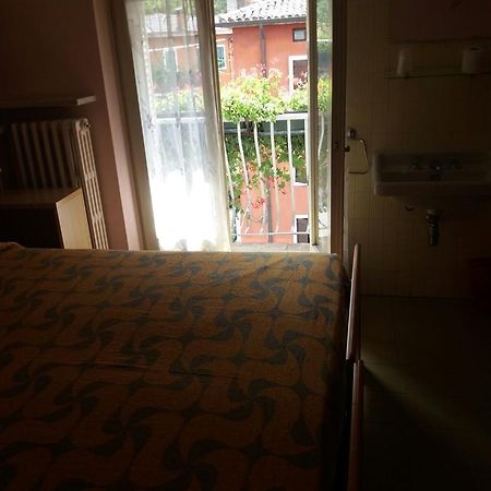 Albergo Alla Rocca ガルダ エクステリア 写真