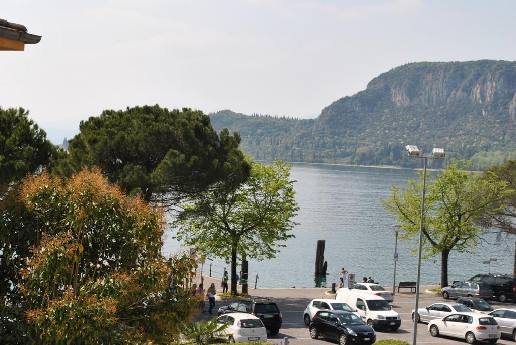 Albergo Alla Rocca ガルダ エクステリア 写真