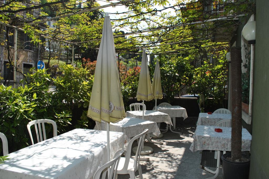 Albergo Alla Rocca ガルダ エクステリア 写真