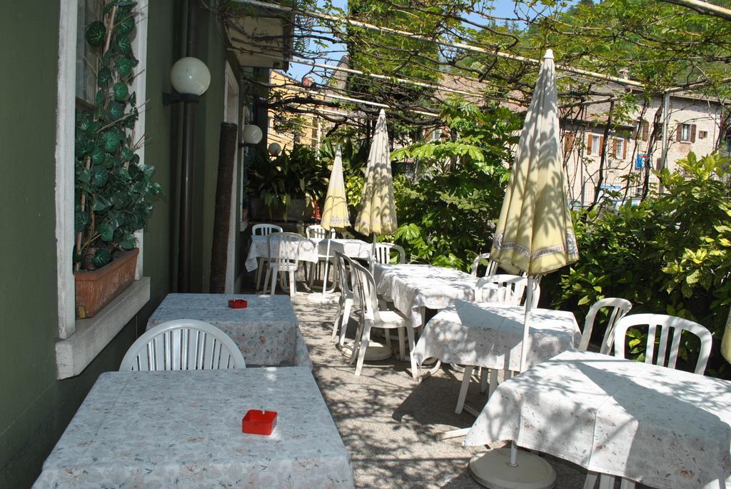 Albergo Alla Rocca ガルダ エクステリア 写真