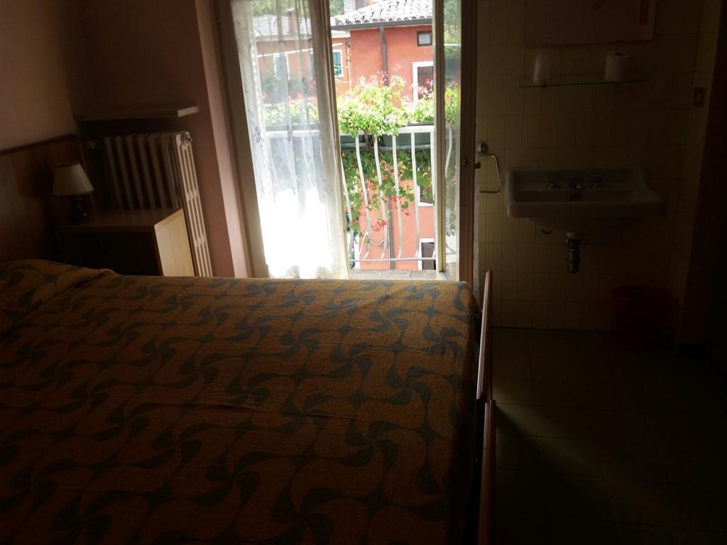 Albergo Alla Rocca ガルダ エクステリア 写真